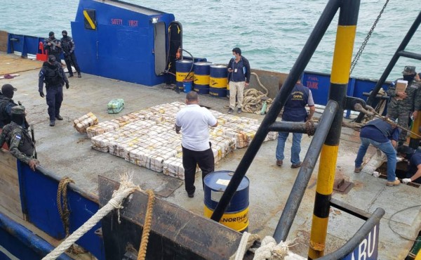 Colón: descubren más de 60 paquetes con droga en una embarcación