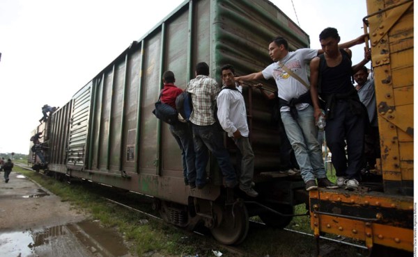 Embajada de EUA alerta a hondureños sobre coyotes tras triunfo de Trump