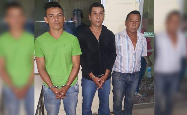 Capturan a los supuestos asesinos de tres hermanos que sembraban maíz
