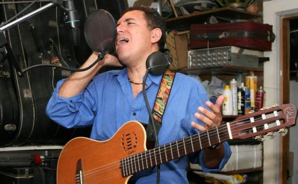 El cantautor hondureño Guillermo Anderson falleció este sábado.