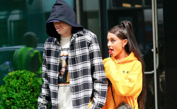 Novio de Ariana Grande confirma su compromiso