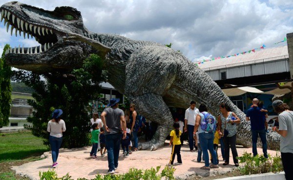 Asombrosas exhibiciones deleitan a niños y adultos sampedranos en el Museo de la Infancia