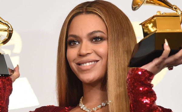 Beyoncé presenta a sus gemelos