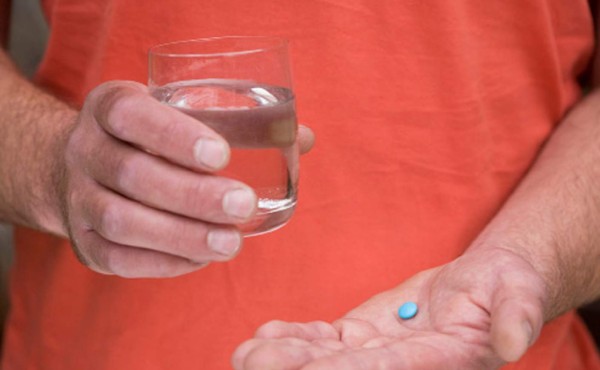 Un viejo semental que ocupa viagra