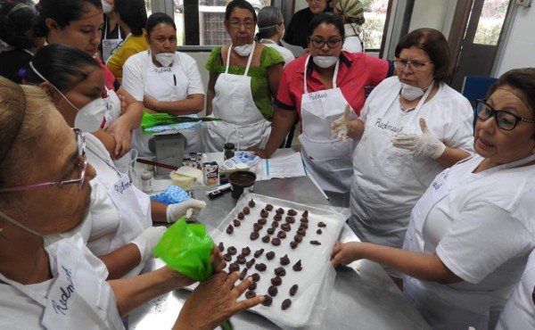 Cacaoteras hondureñas perfeccionan los procesos de transformación