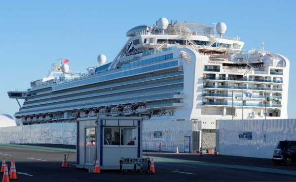 Crucero varado en EEUU espera resultados sobre coronavirus