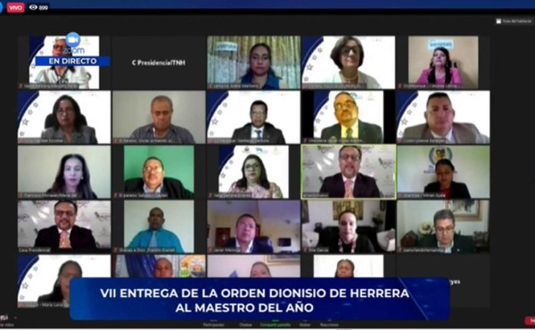 19 maestros del año reciben la 'Orden Dionisio de Herrera' en Honduras