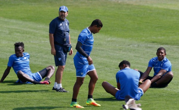 Trato especial para 'Buba', Elis y Lozano antes de enfrentar a Nigeria