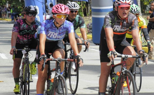 David Bisbal cruzó el istmo de Panamá con miles de ciclistas