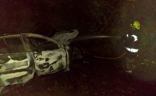 Vehículo se incendia con una persona adentro en Nacaome