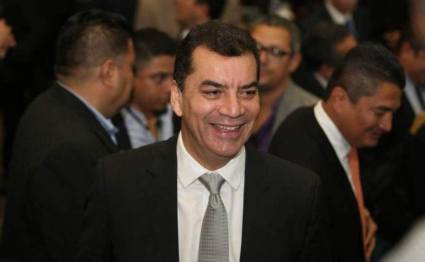 Elvin Santos anuncia que dejará de ser jefe de bancada el 25 de enero