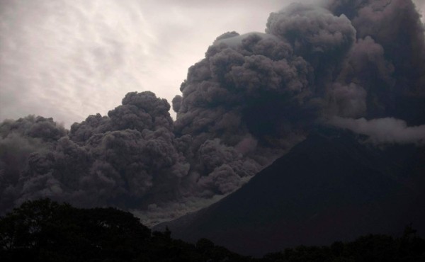 Elevan a 188 los muertos por la erupción del volcán de Fuego de Guatemala