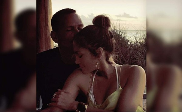 JLo y Alex derrochan amor en Instagram