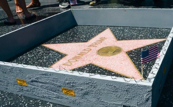 Colocan 'muro' alrededor de la estrella de Trump en Hollywood