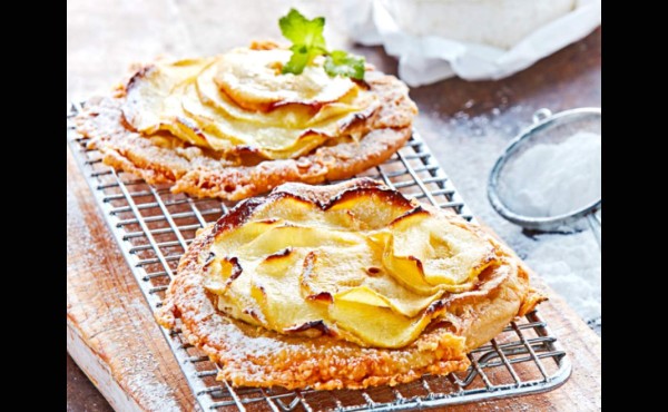 Tarta de camembert con manzana y canela