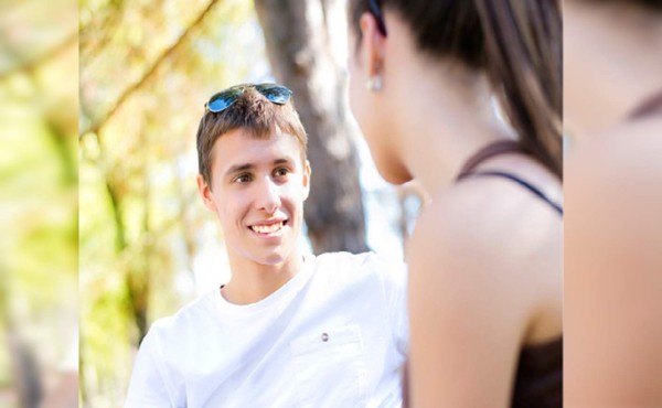 Enamorado en silencio de compañera de colegio