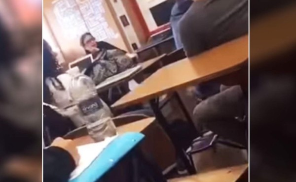 VIDEO: Profesora racista regaña a alumnos por hablar español