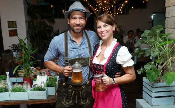 Oktoberfest de Limón Coffee Shop and Beergarden