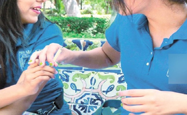 Polémica en Francia por derecho a fumar en colegios