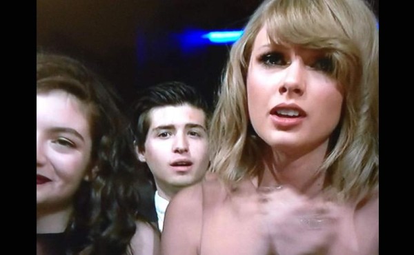 ¿Por qué llora Taylor Swift? Mira lo que pasó en el backstage de los AMAs 2014