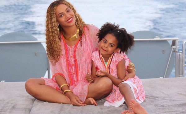 Beyoncé muestra el rostro de sus gemelos por primera vez