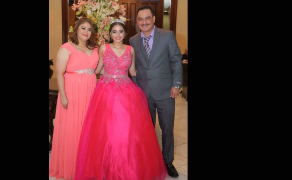 Fiesta en rosa para Melannie Reyes Orellana