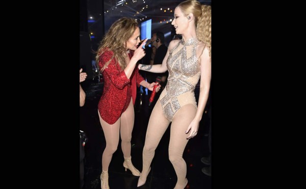 Jennifer López y Iggy Azalea calienta los American Music Awards 2014