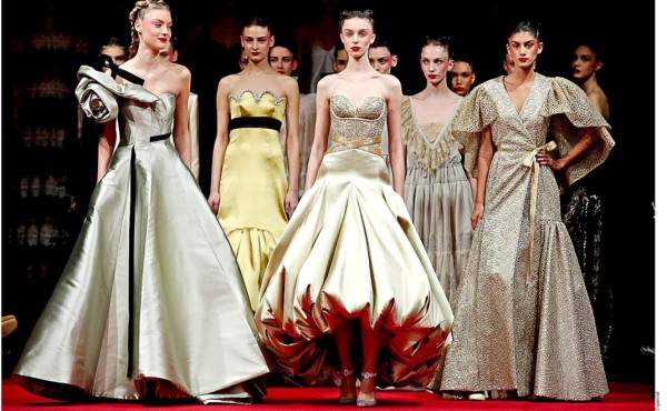 Deslumbra la Alta Costura en París
