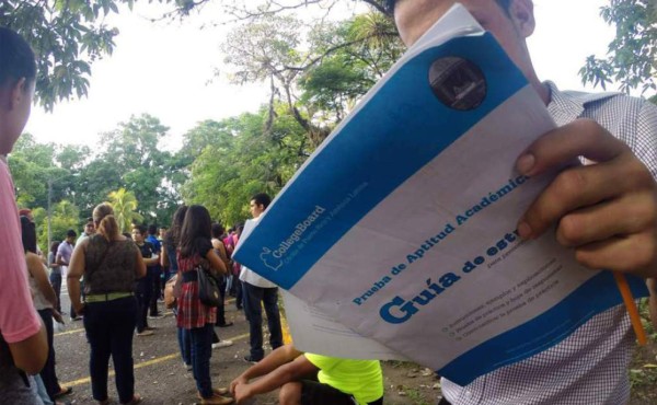 UNAH abre programa gratuito de tutorías a aspirantes universitarios