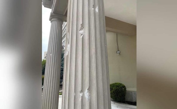 Detienen a un hombre por disparar contra la embajada de Cuba en Washington