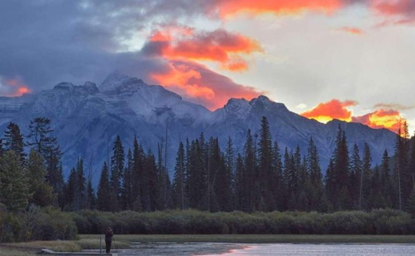 Hallan cuerpos de tres renombrados montañistas muertos en un alud en Canadá