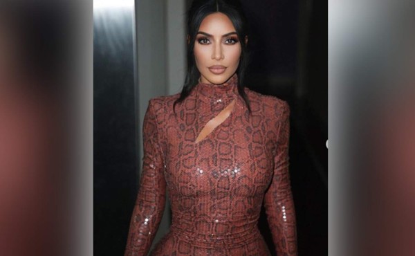 Kim Kardashian sorprende al mostrar las lesiones de la psoriasis en su rostro