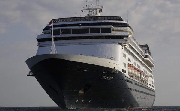 Piden 'compasión y humanidad' para crucero de regreso a EEUU con enfermos  