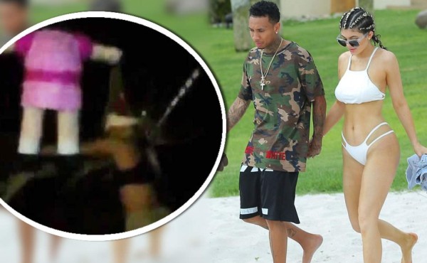 Kylie Jenner revienta piñata en México