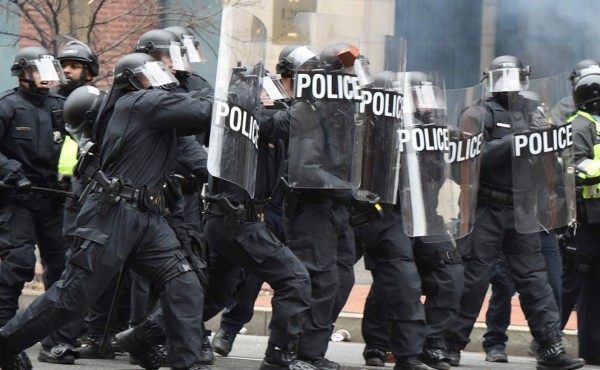 Violencia y descontento en protestas contra Trump en Washington