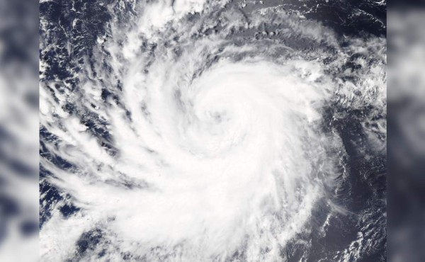 Huracán de categoría 3 se aproxima a Hawái