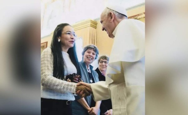 El Papa invitó a la hondureña Gabriela Castellanos a encuentro de mujeres