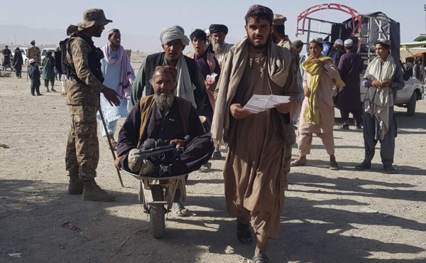 Talibanes estrechan cerco sobre Kabul mientras EEUU apura evacuación