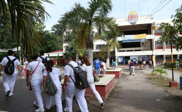Estudiantes entregan instalaciones de Unah-vs tras toma de 36 horas