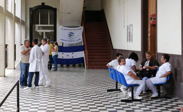 Enfermeras auxiliares suspenden paro de labores tras acuerdo con el Gobierno