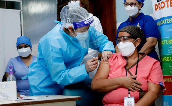 Honduras alcanza el 90% de cobertura de vacunación anticovid en personal de salud