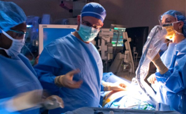 Le extirpan un testículo pero el médico cometió un terrible error