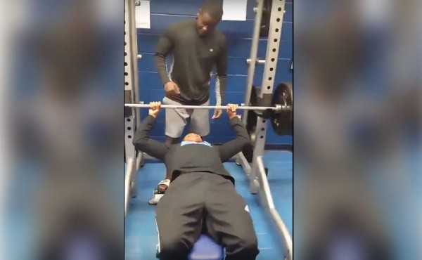 Intenta levantar 84 kilos y 'se le sale'&nbsp;&nbsp;