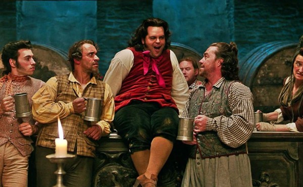 Disney aplaza estreno de 'La bella y la bestia' en Malasia tras censura de 'momento gay'  