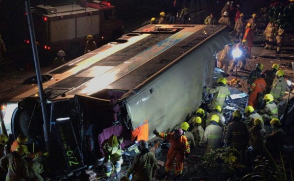 19 muertos y 40 heridos en un accidente de autobús en Hong Kong