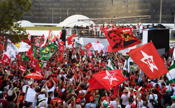 A pesar de estar preso, Lula es inalcanzable en la intención de voto