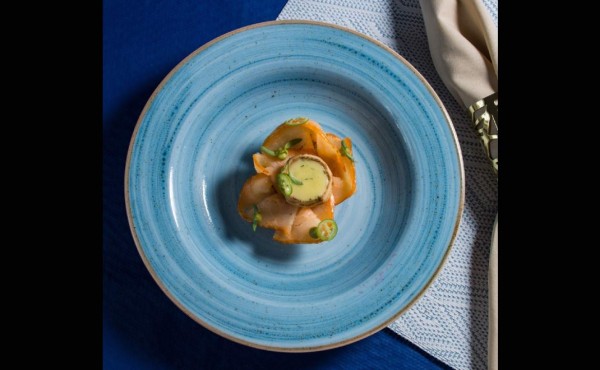 Tapas de salmón, alcachofa y alioli de eneldo