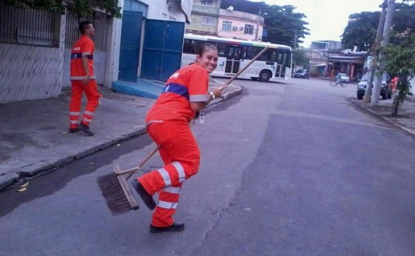 Rita Mattos, barrendera y sexy estrella de Instagram