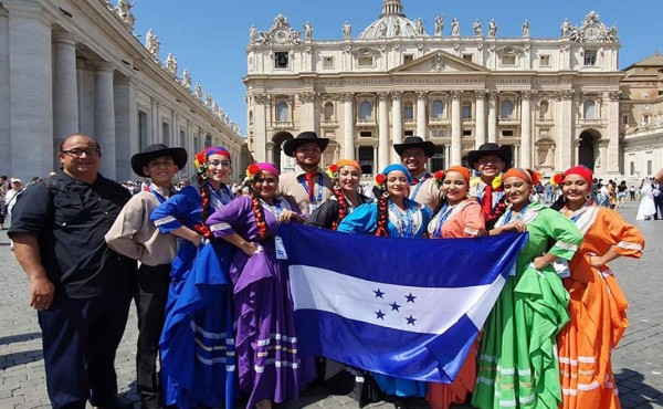 Zorzales de Sula visitan sede del Vaticano