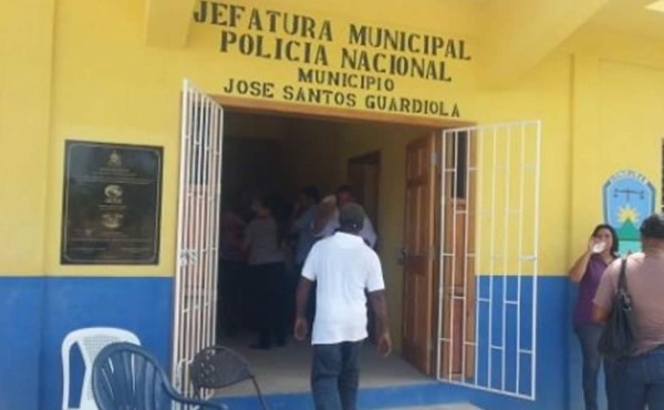 Dictan auto de formal procesamiento a un exalcalde de Islas de la Bahía